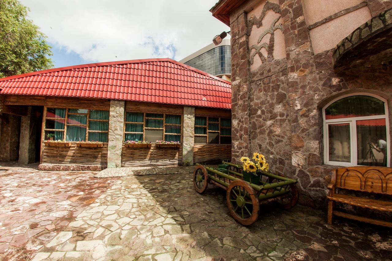 Hotel Edem Karaganda Luaran gambar